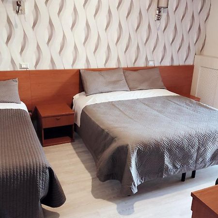 Hotel Frejus Колленьо Экстерьер фото
