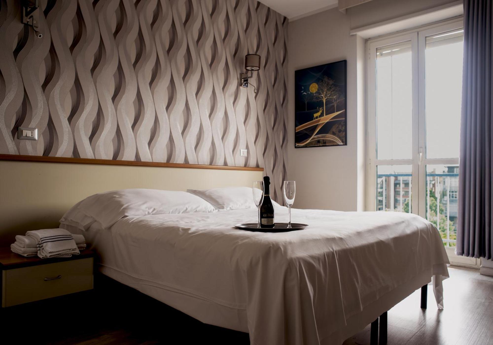 Hotel Frejus Колленьо Экстерьер фото