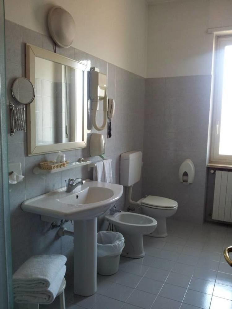 Hotel Frejus Колленьо Экстерьер фото