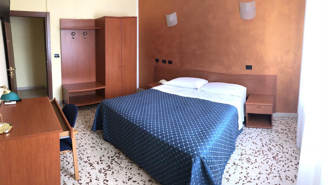 Hotel Frejus Колленьо Экстерьер фото