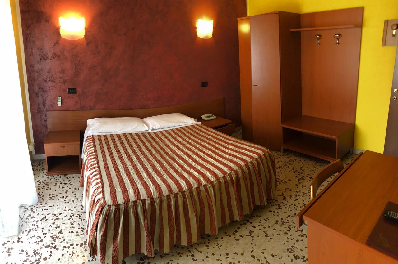 Hotel Frejus Колленьо Экстерьер фото