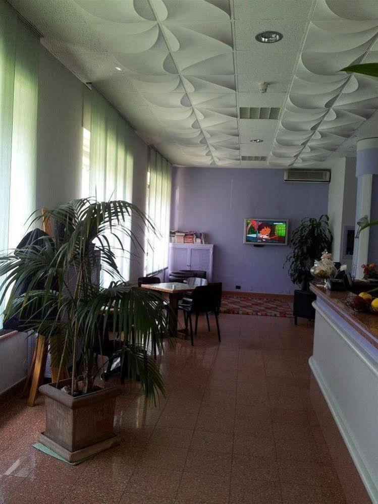 Hotel Frejus Колленьо Экстерьер фото