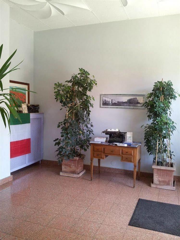 Hotel Frejus Колленьо Экстерьер фото