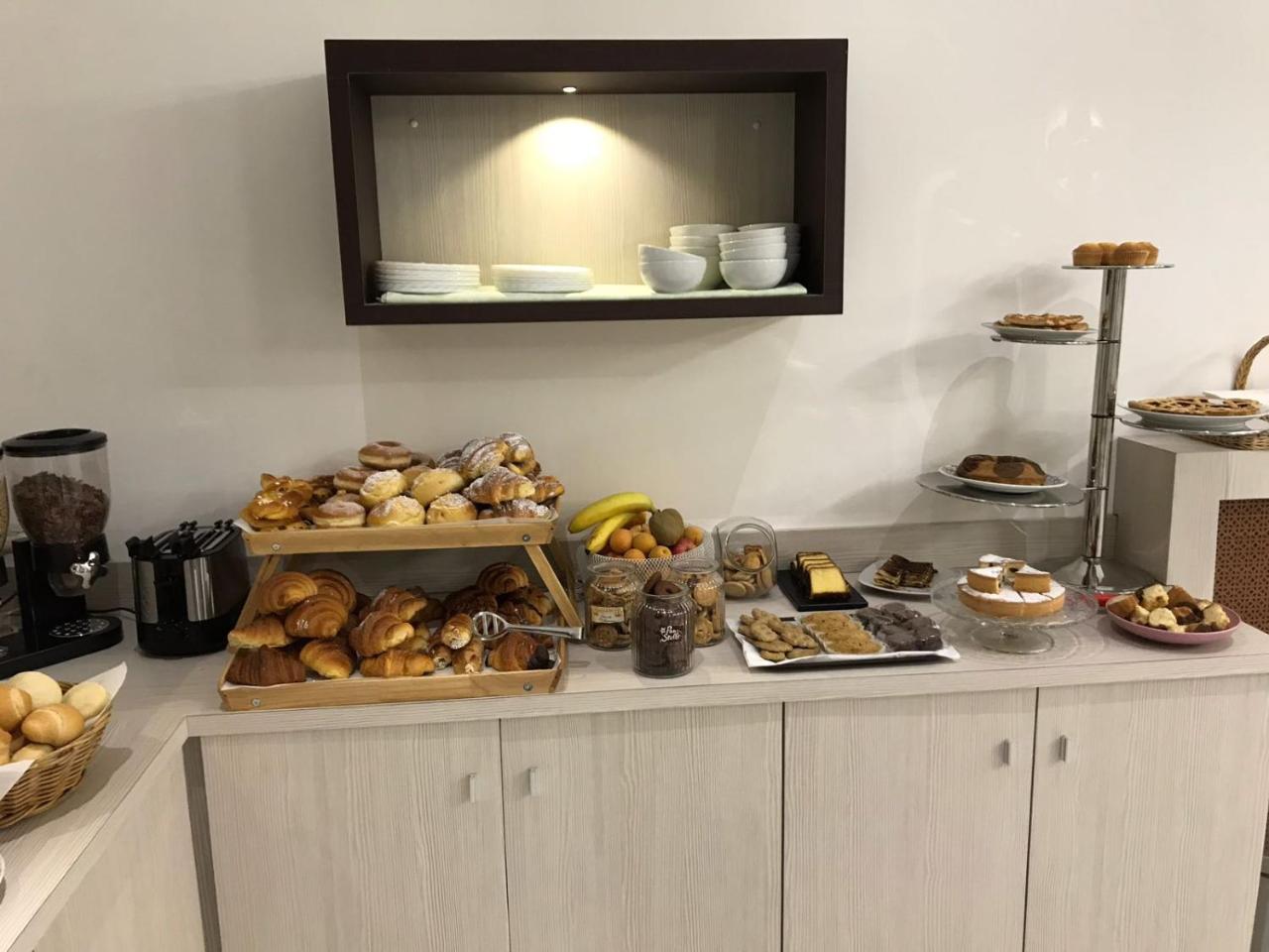 Hotel Frejus Колленьо Экстерьер фото