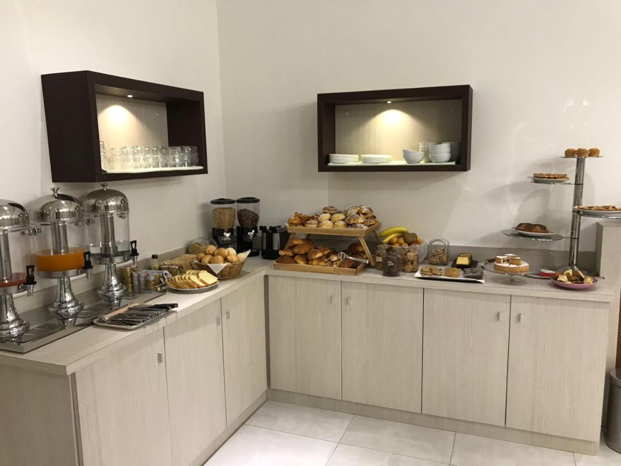 Hotel Frejus Колленьо Экстерьер фото