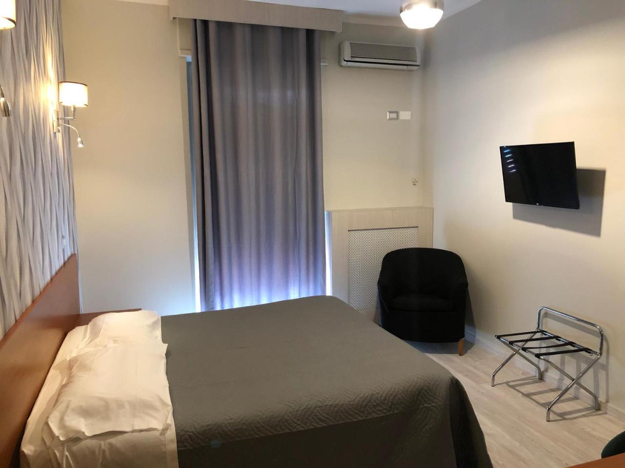 Hotel Frejus Колленьо Экстерьер фото